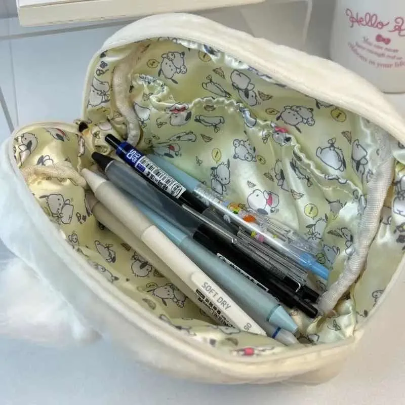 Estuche Cosmetiquero de Felpa Pochacco