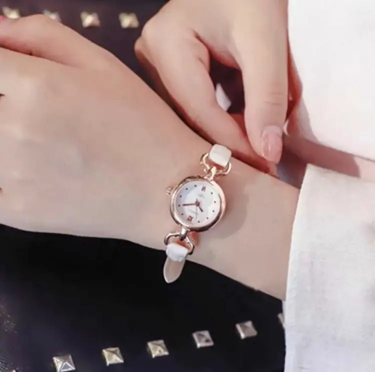 Reloj Mujer con Esfera Pequeña y Pulsera Delgada