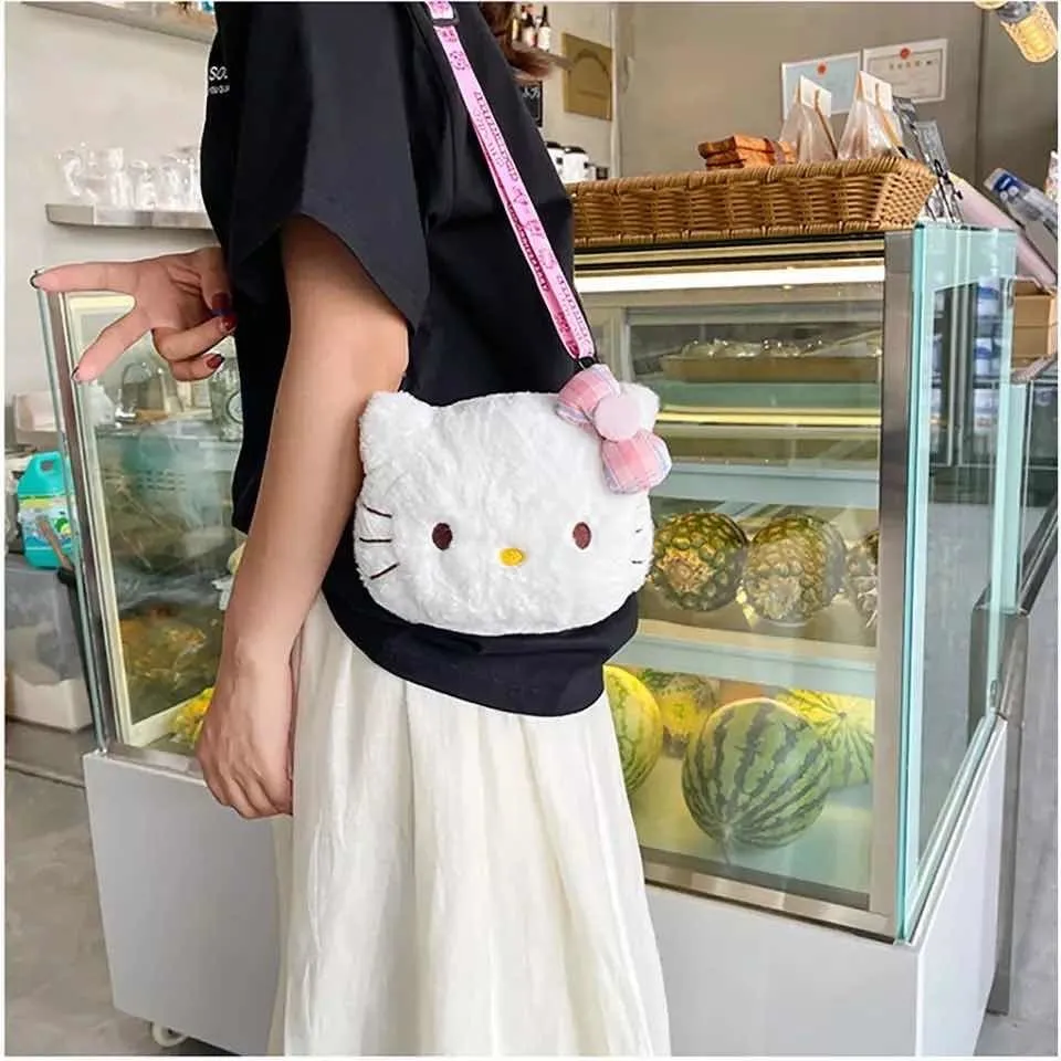 Cartera de Peluche Hello Kitty
