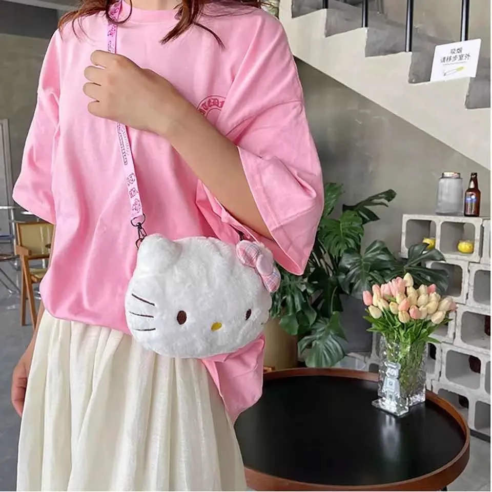 Cartera de Peluche Hello Kitty