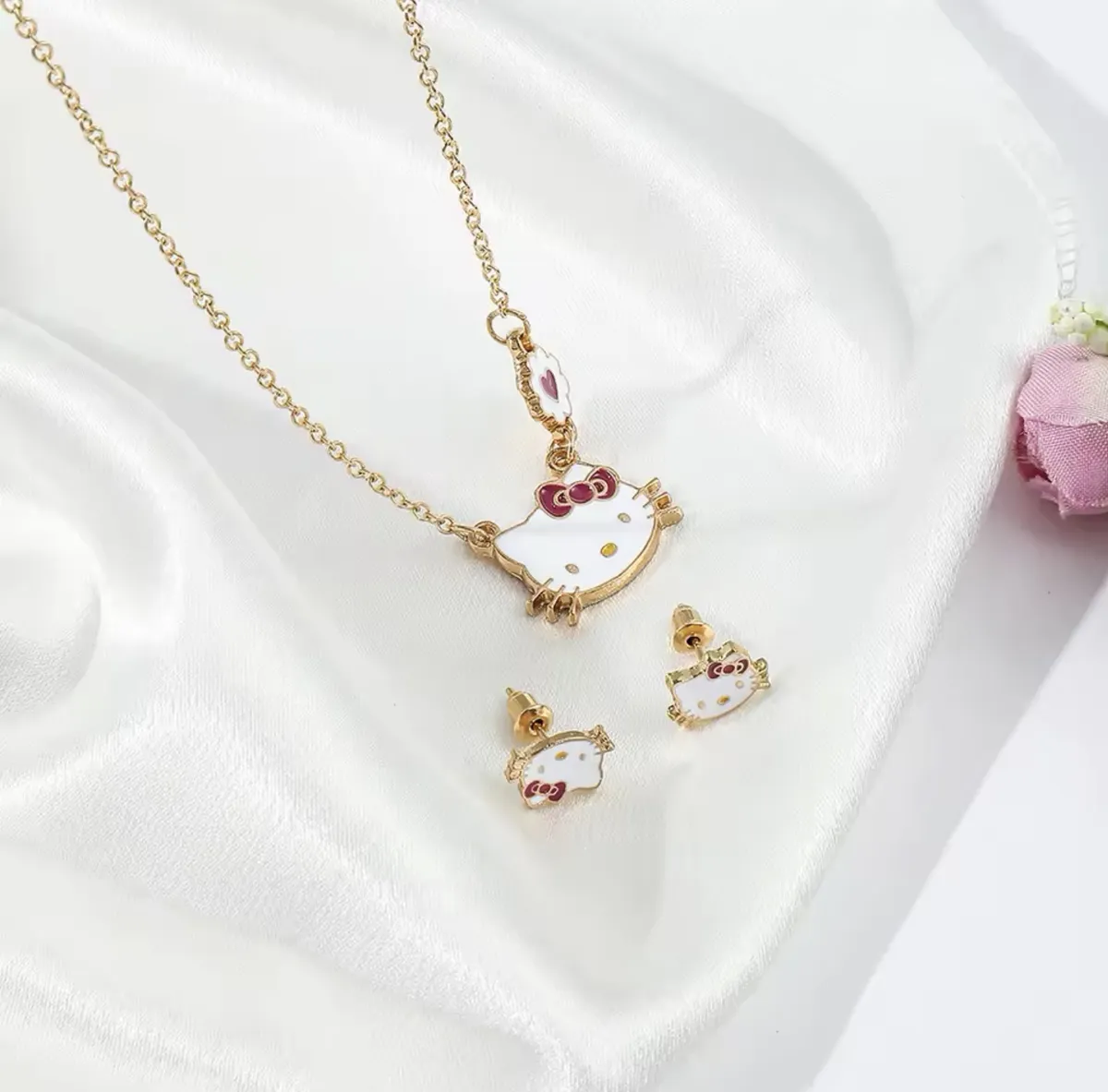 Conjunto Collar y Aros Hello Kitty Sanrio
