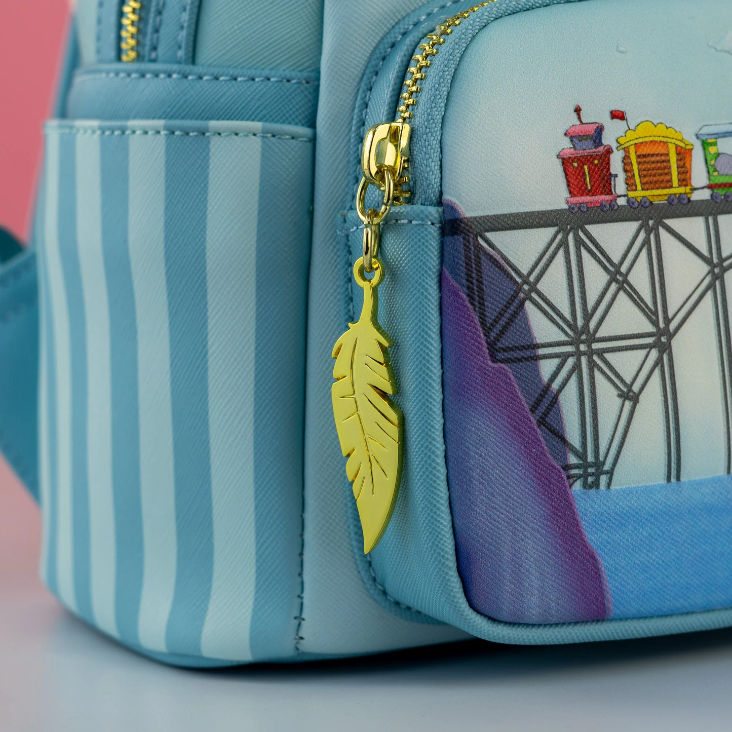 Mochila Loungefly - Dumbo Celeste