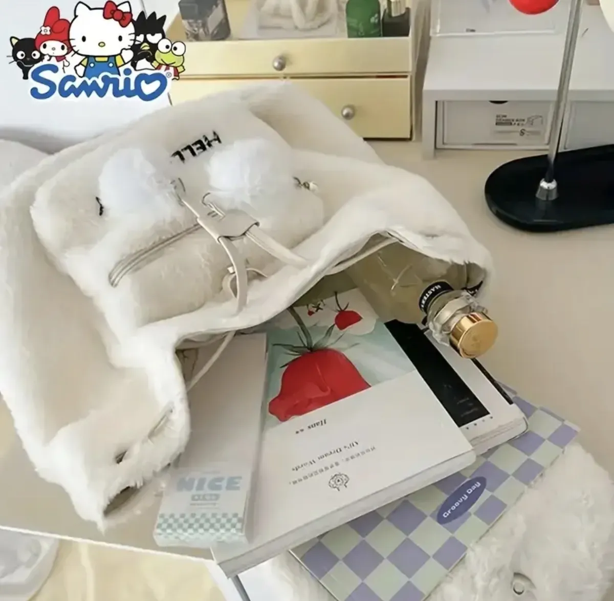 Mochila de Peluche Rectangular Personajes Sanrio (Varios diseños)