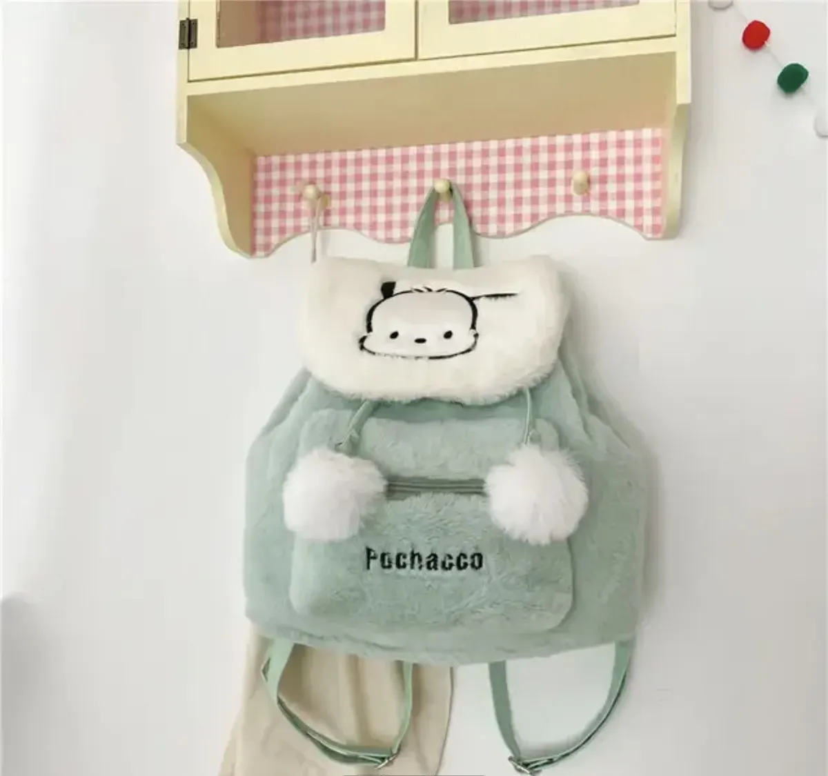 Mochila de Peluche Rectangular Personajes Sanrio (Varios diseños)