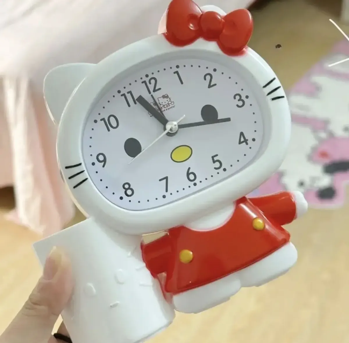 Reloj Despertador Hello Kitty con Portalápiz