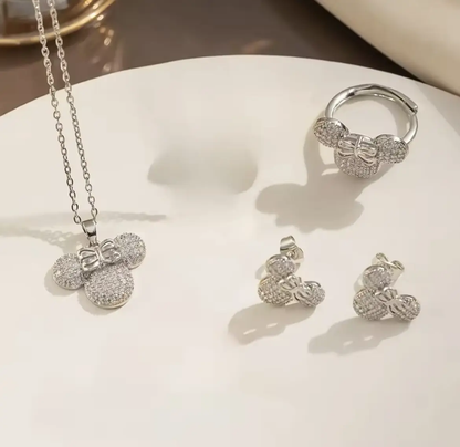 Conjunto Minnie Mouse Collar Aros y Anillo – Baño Oro con Circonita